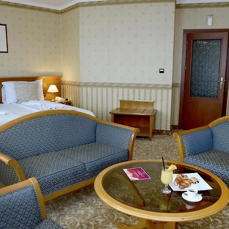 Hotel Downtown - Location In The Heart Of 4*