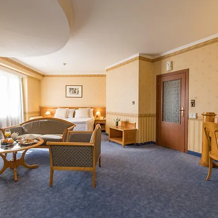 Hotel Downtown - Location In The Heart Of 4*